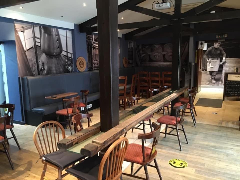 Hotel The Whisky Vaults Oban Esterno foto