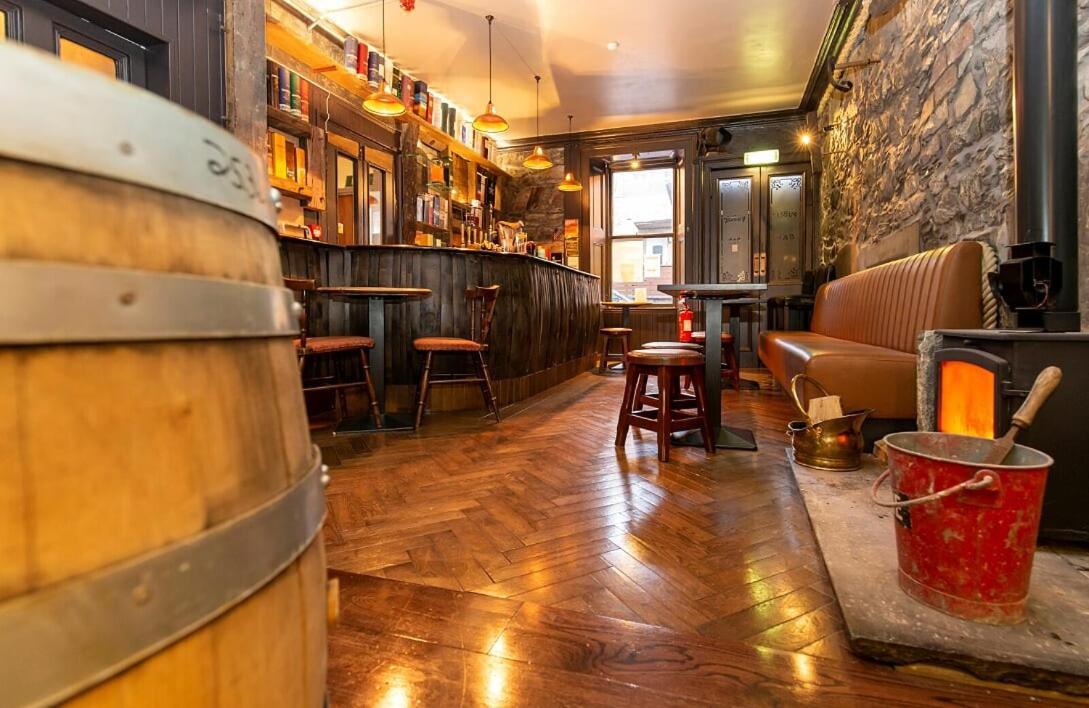 Hotel The Whisky Vaults Oban Esterno foto